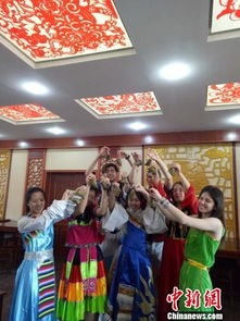 留学生体验中国端午文化活动